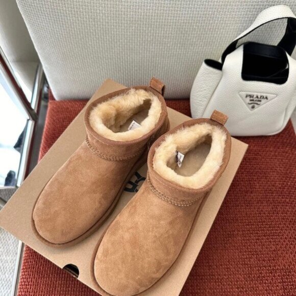 UGG Classic Ultra Mini Boots - Picture 9 of 9